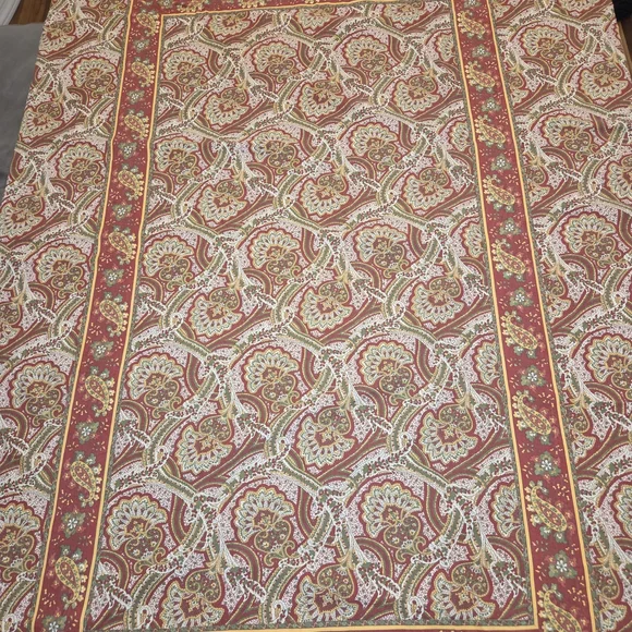 Williams Sonoma Paisley Linens Set 2 Tablecloth And 6 Napkins- Red and Green - Picture 4 of 7